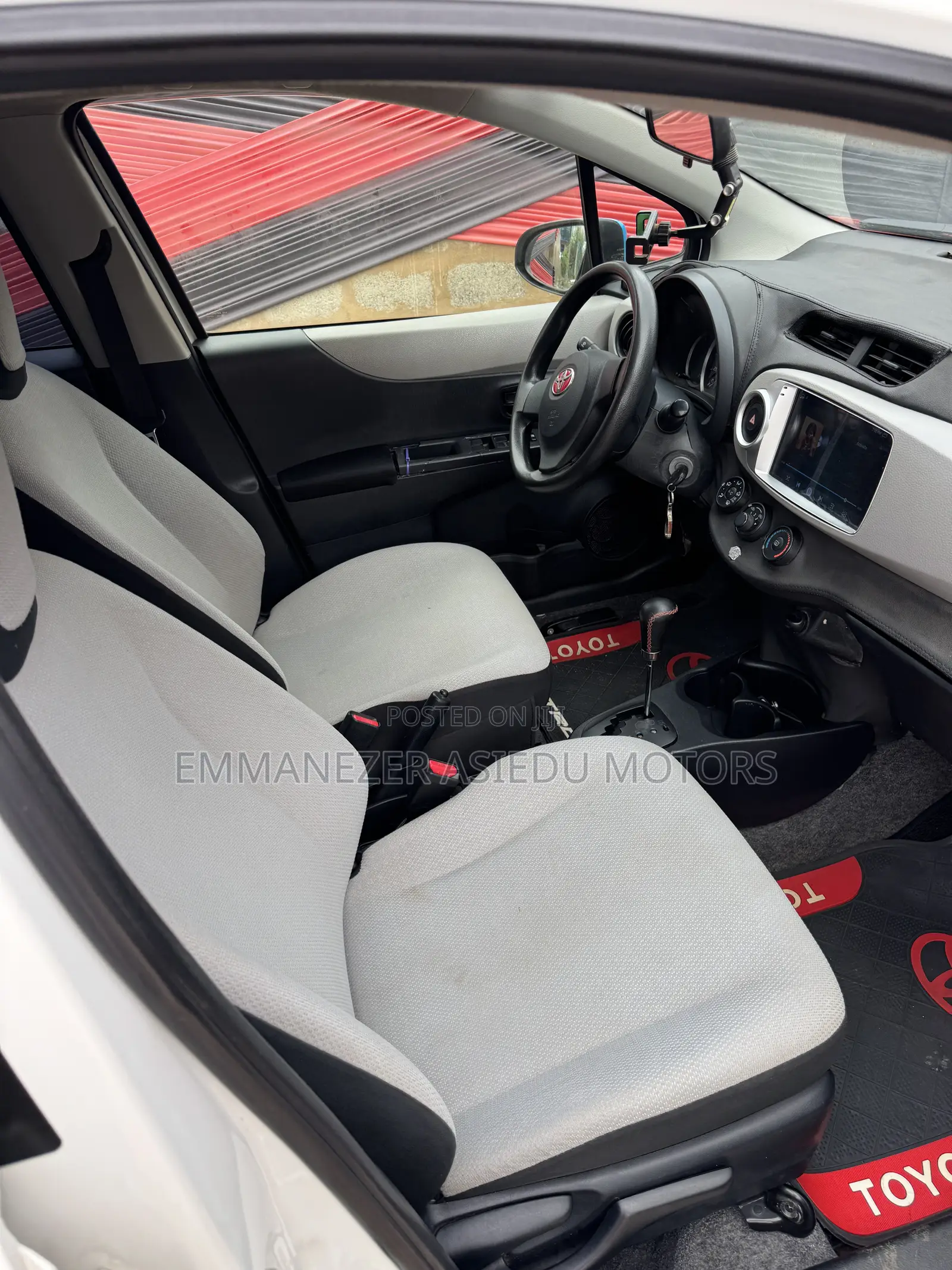 Toyota Vitz 1.0 FWD 5dr 2013 White