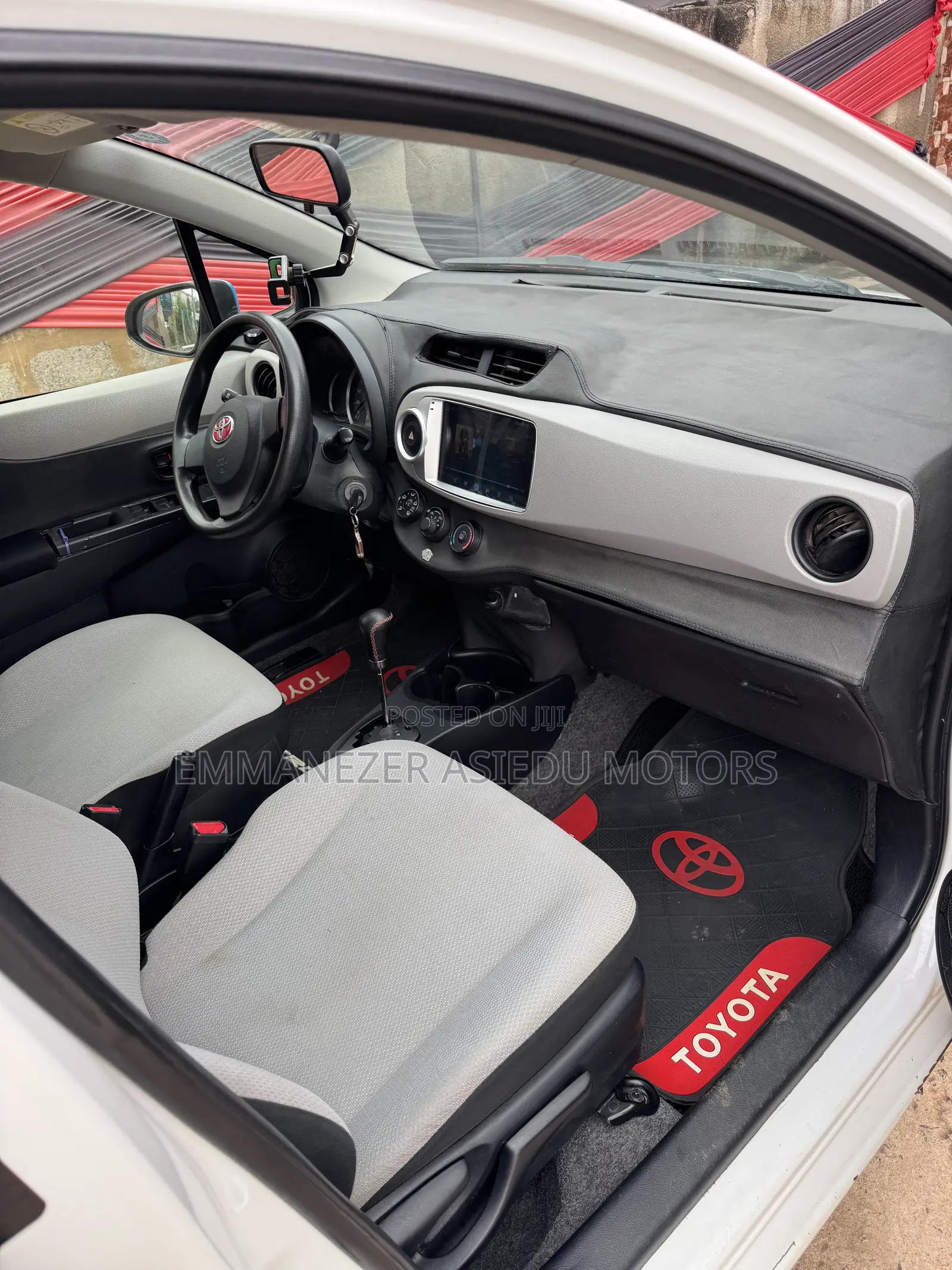Toyota Vitz 1.0 FWD 5dr 2013 White