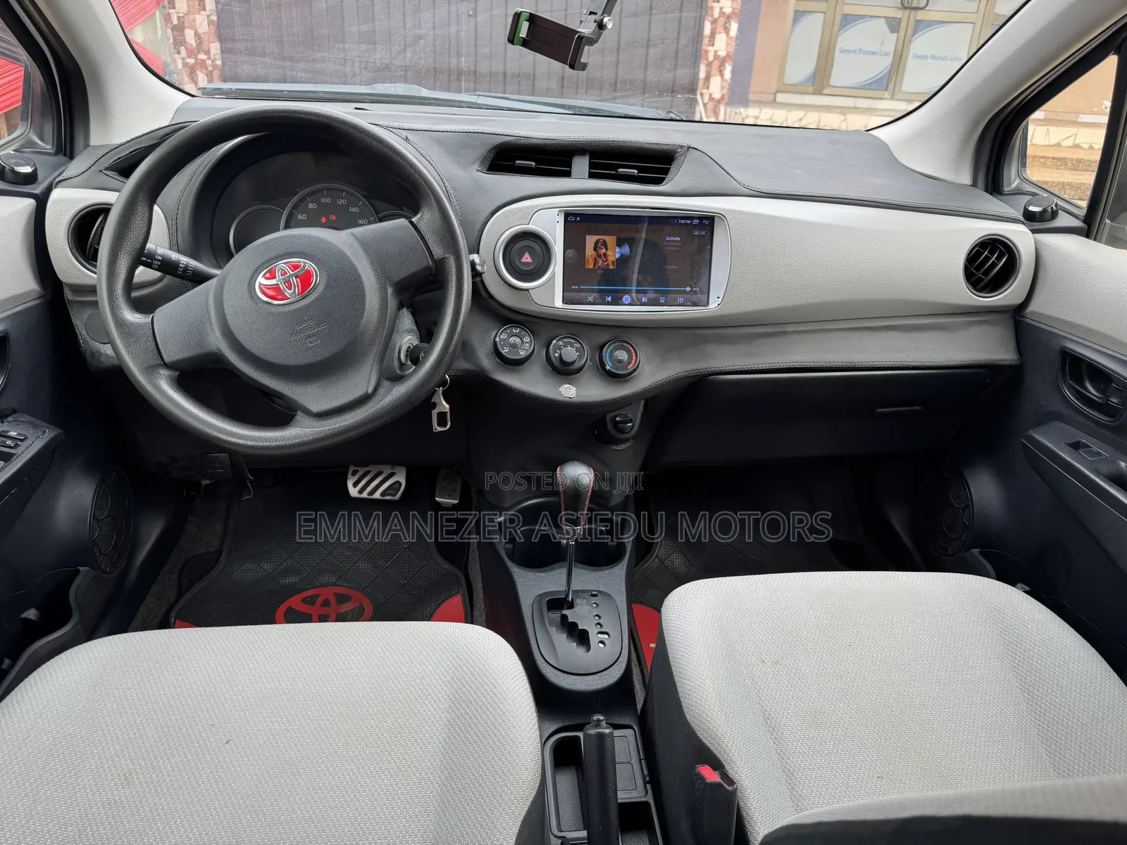 Toyota Vitz 1.0 FWD 5dr 2013 White