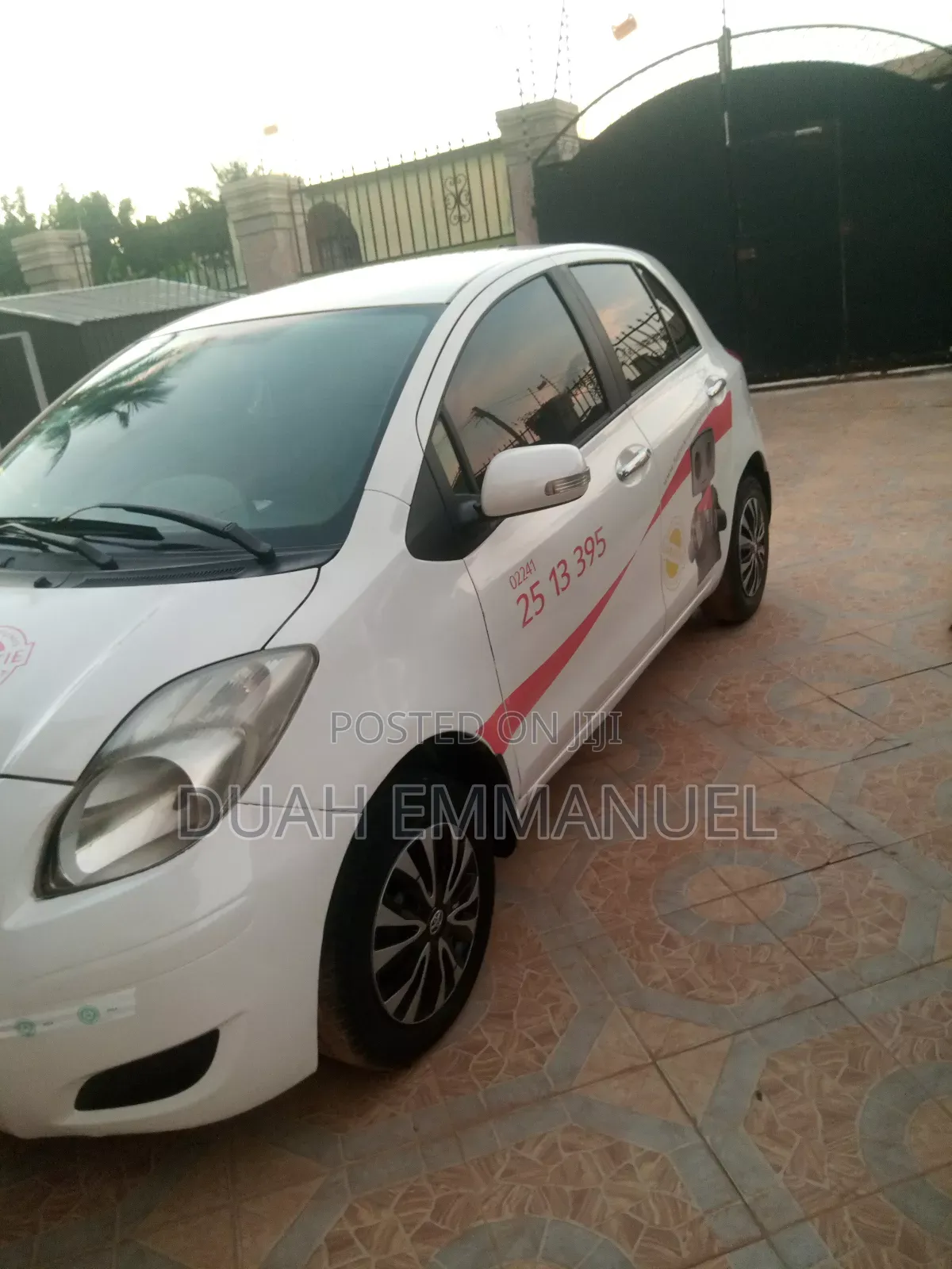 Toyota Vitz 1.3 AWD 5dr 2010 White