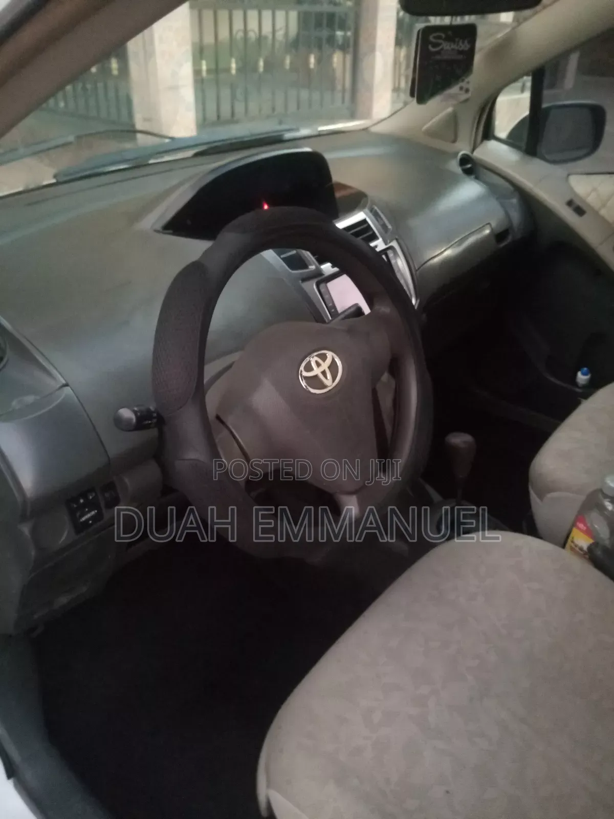 Toyota Vitz 1.3 AWD 5dr 2010 White