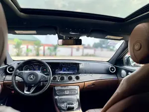Mercedes-Benz E300 4Matic AWD Sedan (2.0L 4cyl 9A) 2017