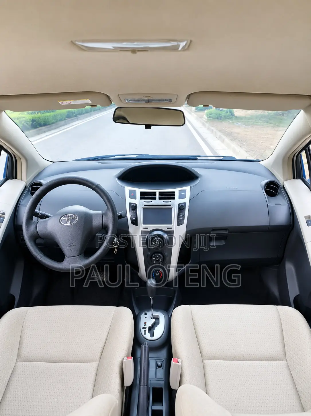 Toyota Yaris Base Hatchback 5dr 2011 White