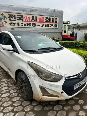 Hyundai Elantra SE 4dr Sedan (1.8L 4cyl 6A) 2014 White