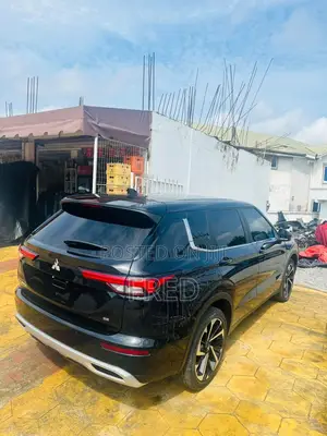 Mitsubishi Outlander SE Launch Edition 2022 Black