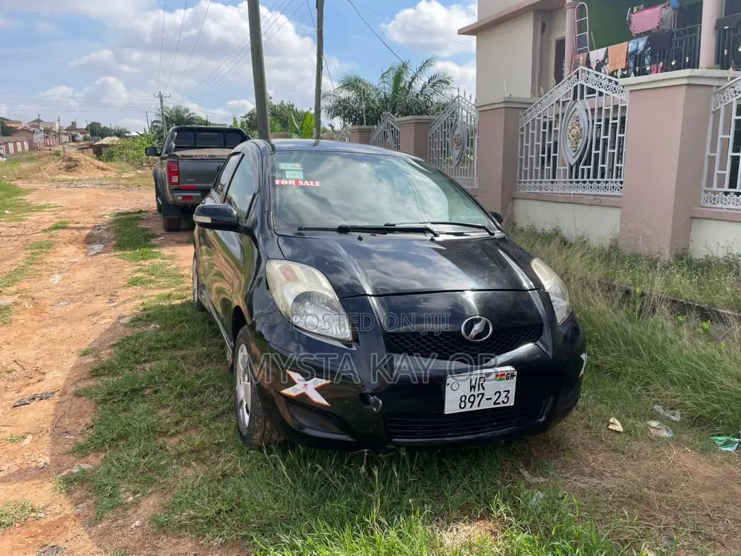 Toyota Vitz 2010 Black