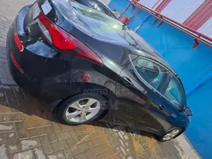 Hyundai Elantra Limited Sedan FWD (1.8L 4cyl 6A) 2016 Black