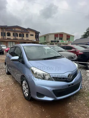 Toyota Vitz 1.3 AWD 5dr 2013 Blue