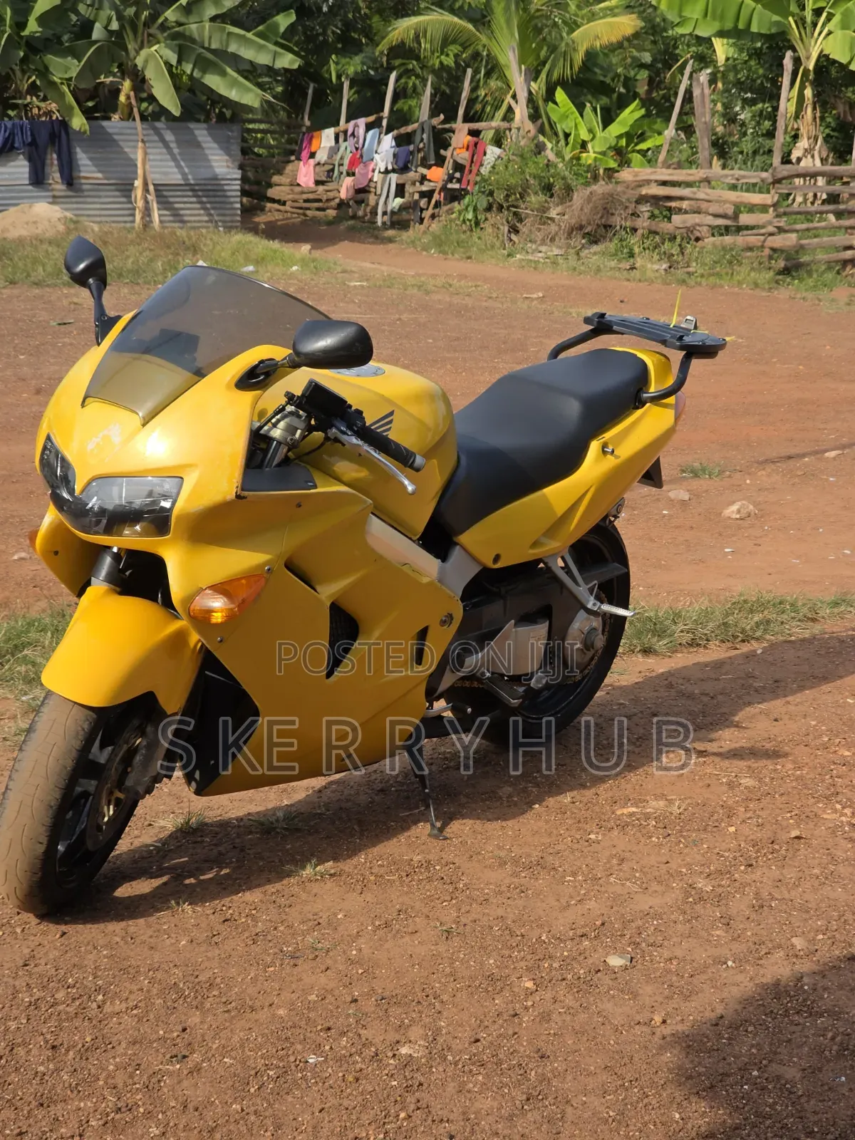 Honda VF 2010 Yellow