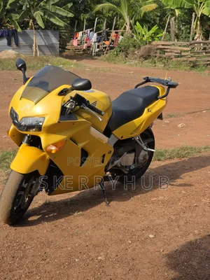 Honda VF 2010 Yellow
