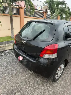 Toyota Vitz 1.3 AWD 5dr 2010 Black