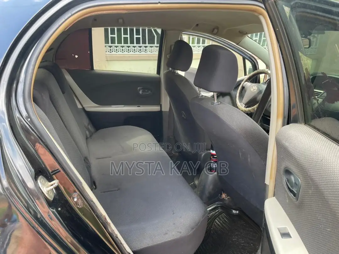 Toyota Vitz 2010 Black