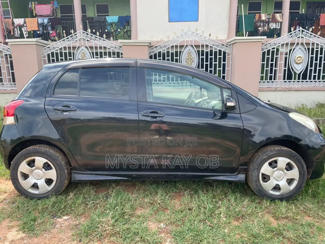 Toyota Vitz 2010 Black