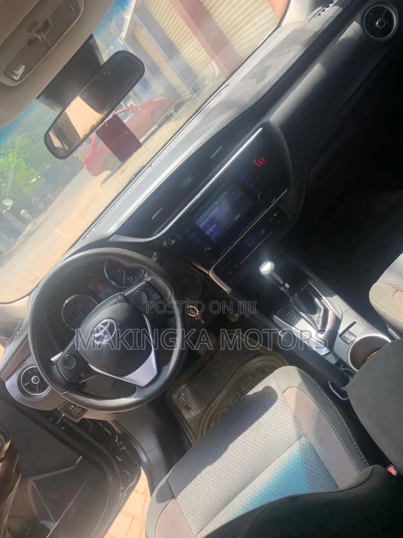 Toyota Corolla LE ECO 4dr Sedan (1.8L 4cyl CVT) 2017 Black