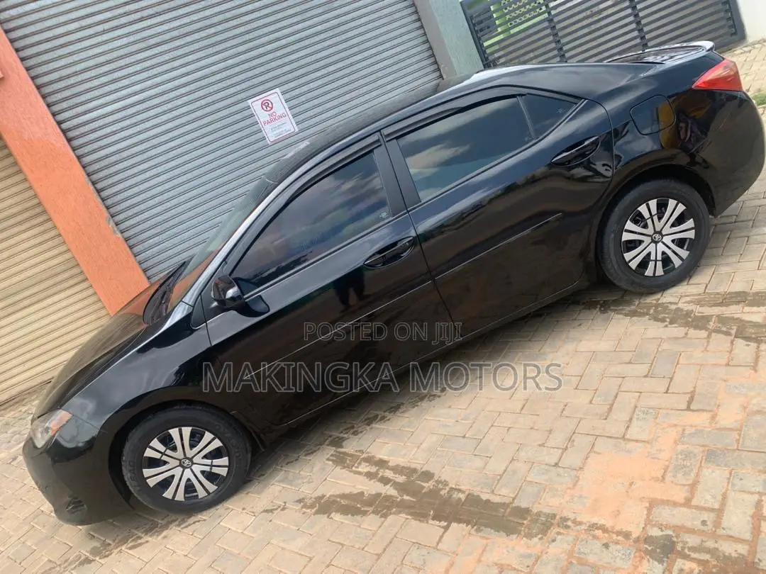 Toyota Corolla LE ECO 4dr Sedan (1.8L 4cyl CVT) 2017 Black