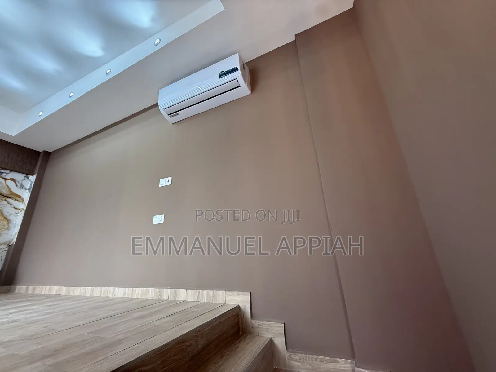 400sqm Warehouse for Rent at Tesano