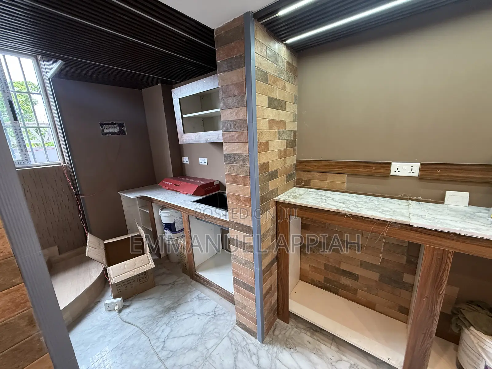 400sqm Warehouse for Rent at Tesano