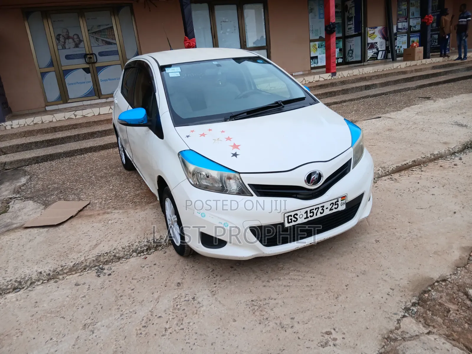 Toyota Vitz 2013 White