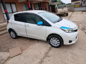 Toyota Vitz 2013 White
