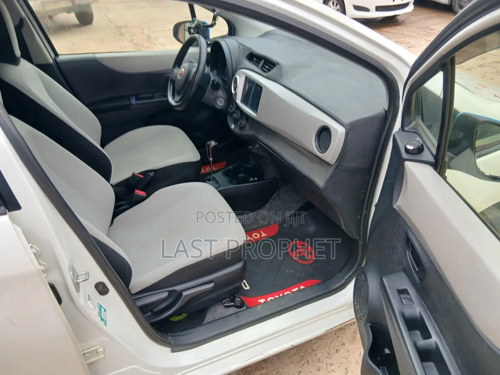 Toyota Vitz 2013 White
