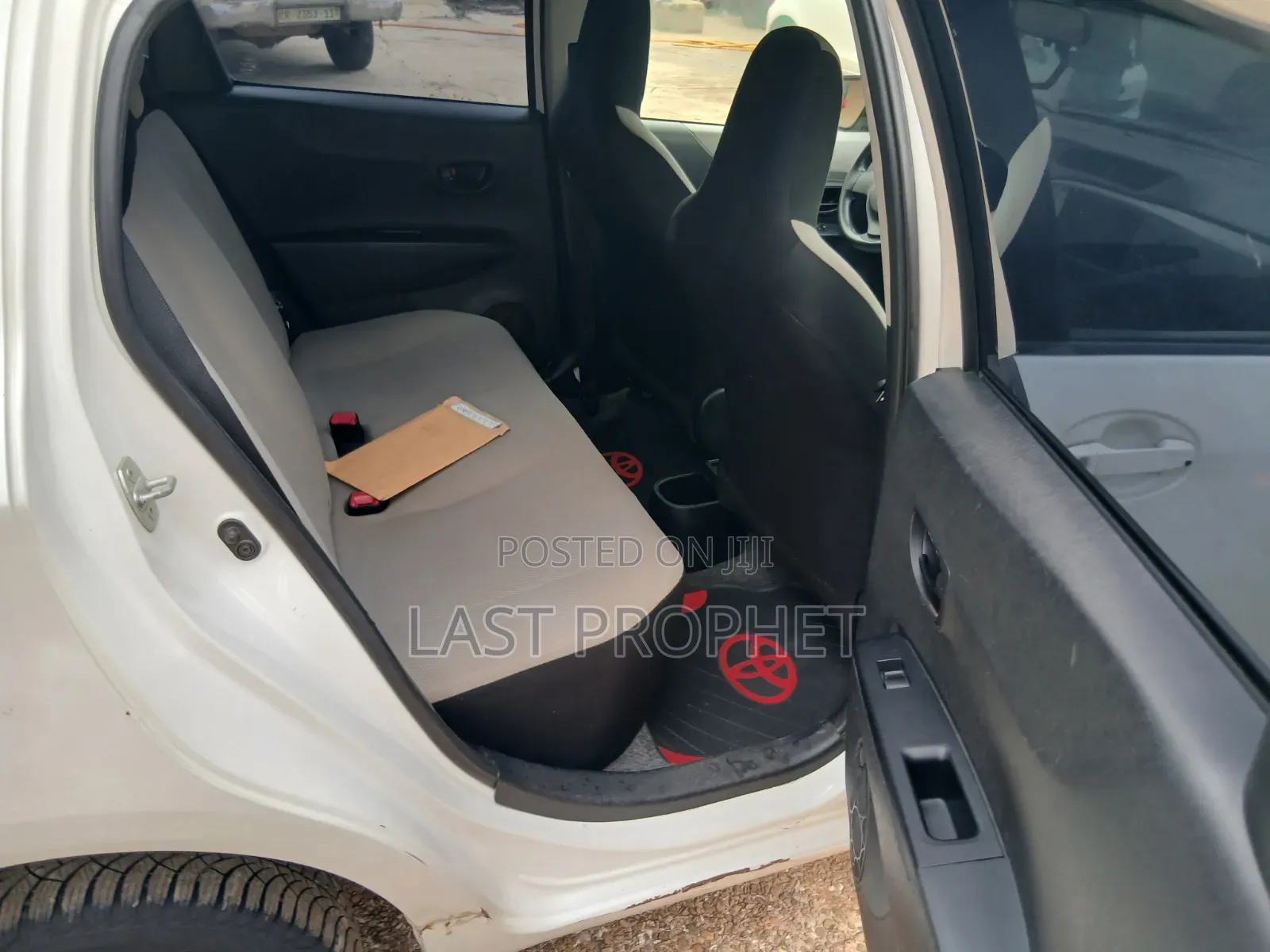Toyota Vitz 2013 White