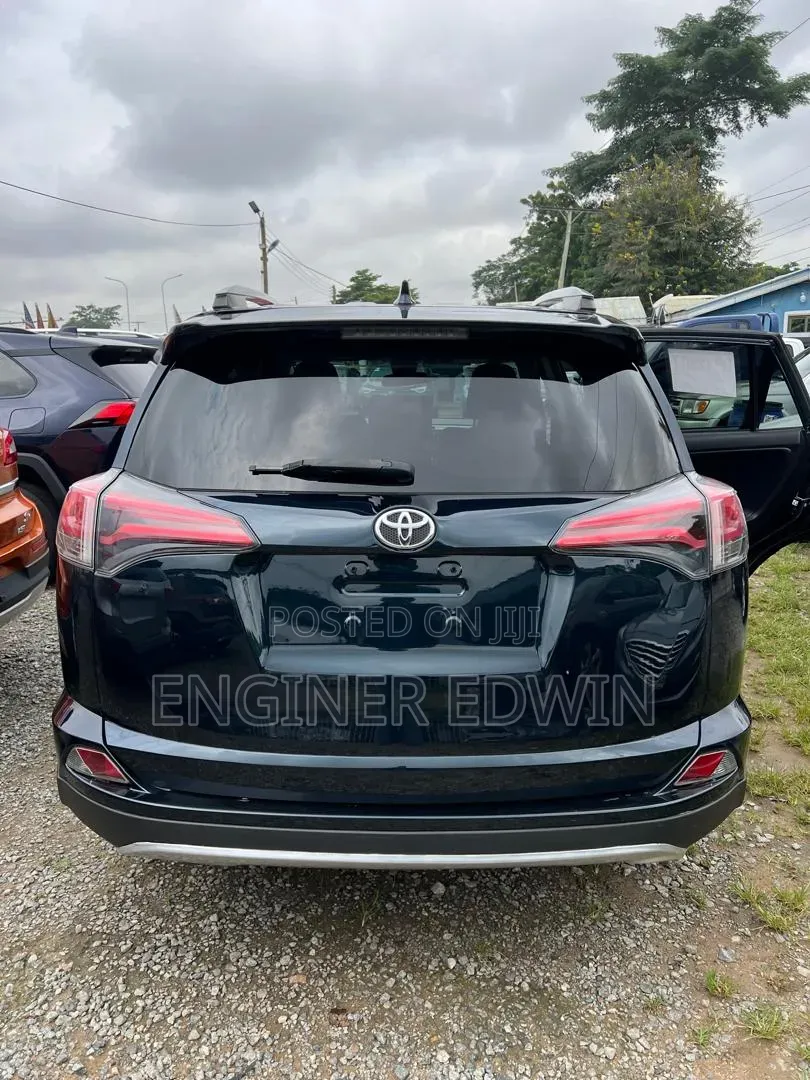 Toyota RAV4 2018 Blue