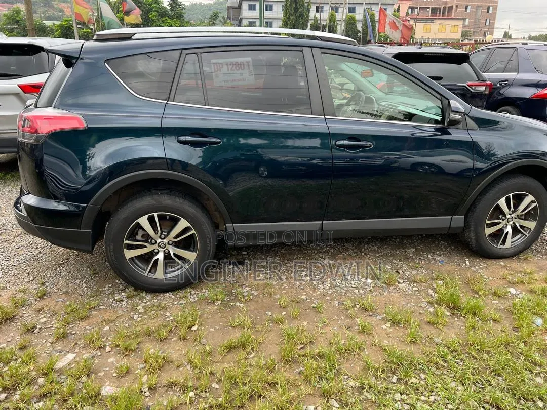 Toyota RAV4 2018 Blue