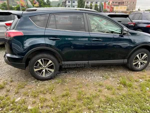 Toyota RAV4 2018 Blue