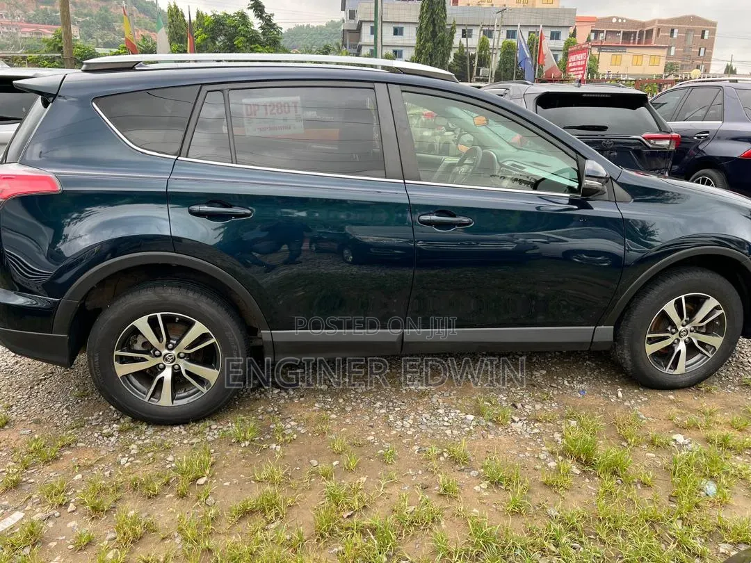 Toyota RAV4 2018 Blue