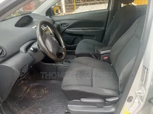 Toyota Yaris L Hatchback 5dr 2012 Silver