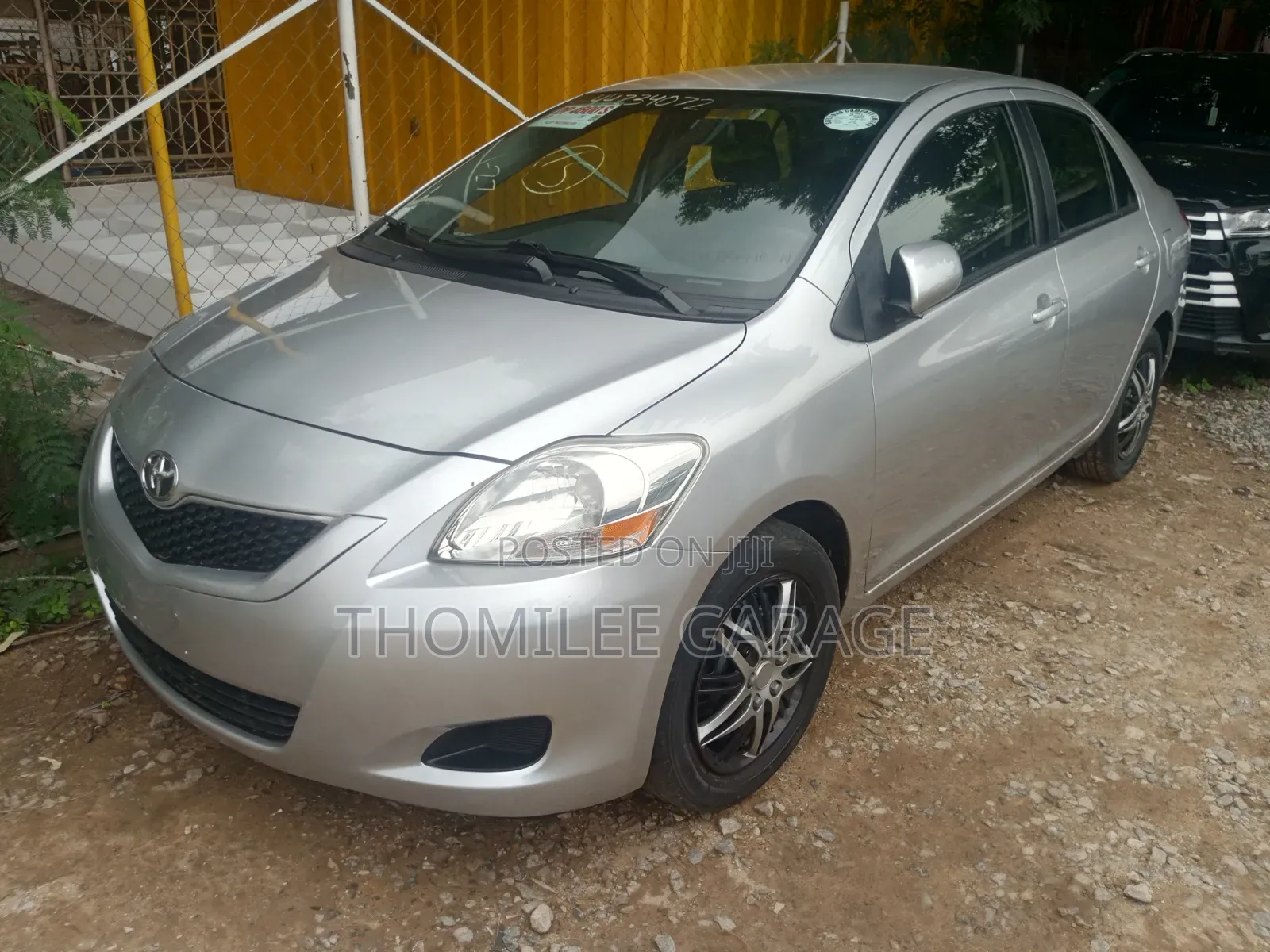 Toyota Yaris L Hatchback 5dr 2012 Silver