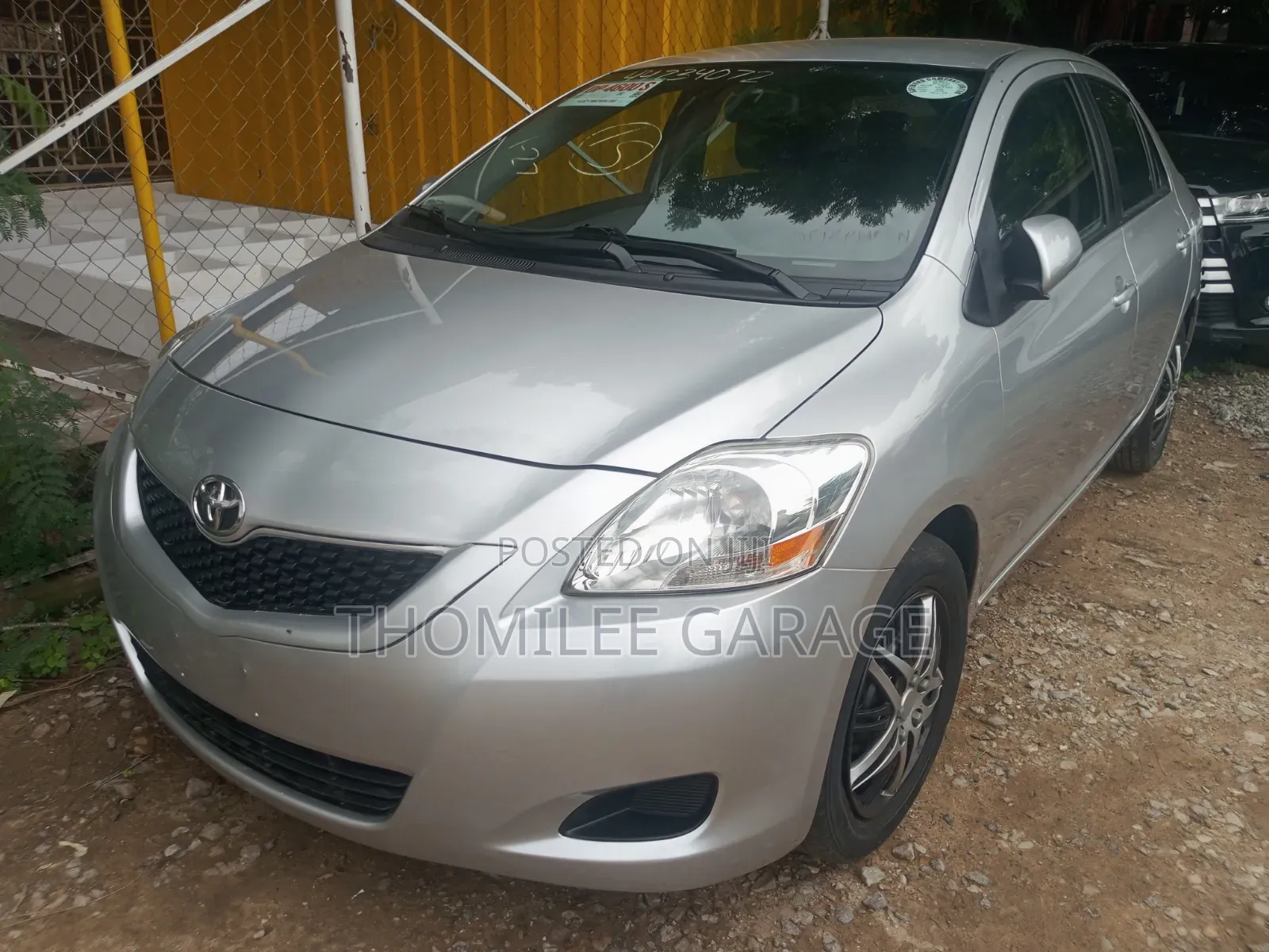 Toyota Yaris L Hatchback 5dr 2012 Silver