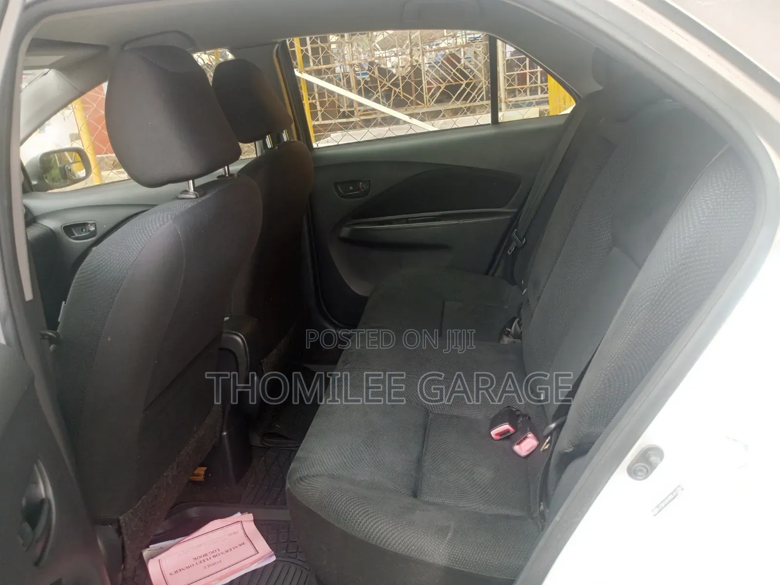 Toyota Yaris L Hatchback 5dr 2012 Silver