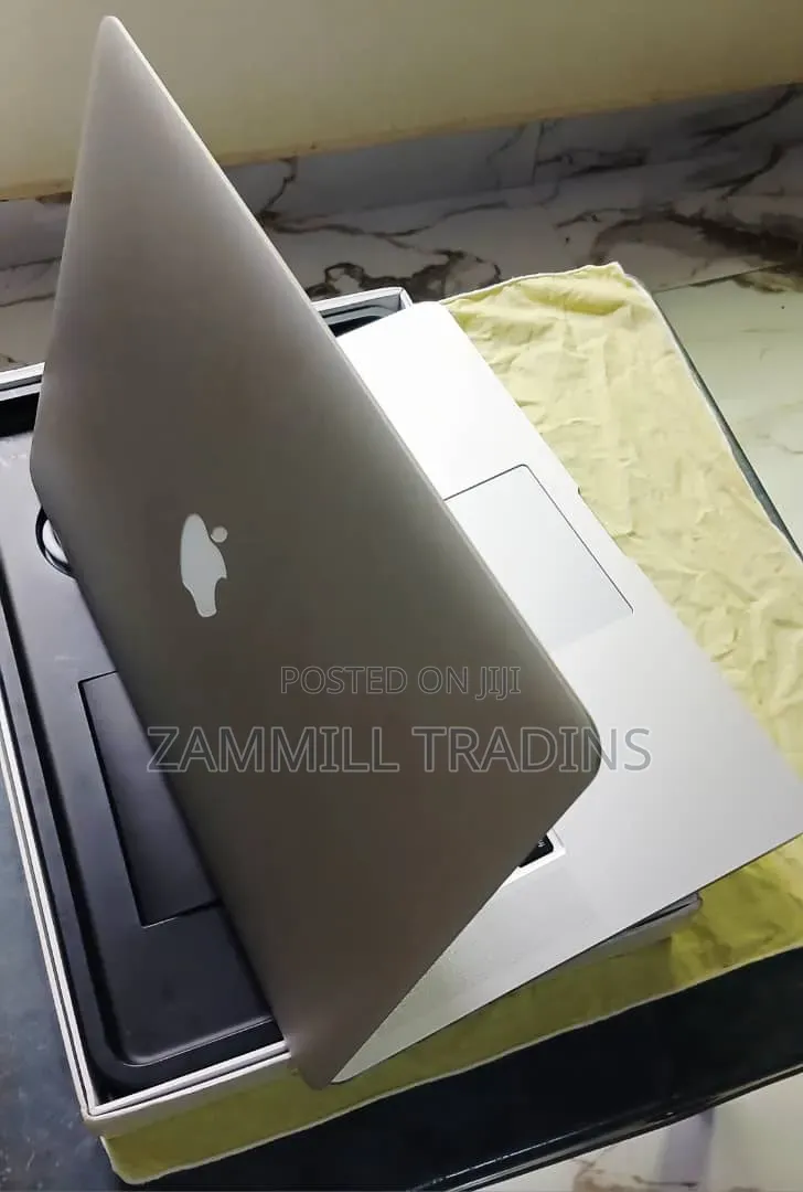 New Laptop Apple MacBook Pro 16GB Intel Core i7 SSHD (Hybrid) 256GB