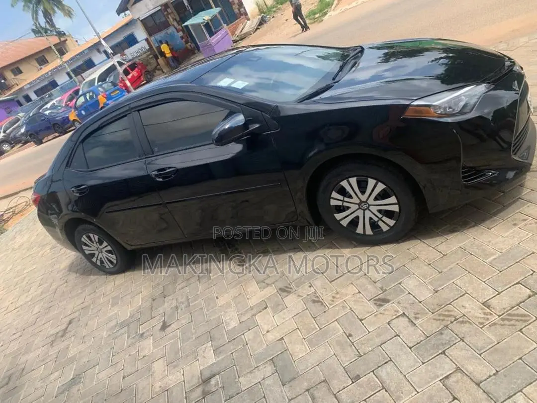 Toyota Corolla LE ECO 4dr Sedan (1.8L 4cyl CVT) 2017 Black