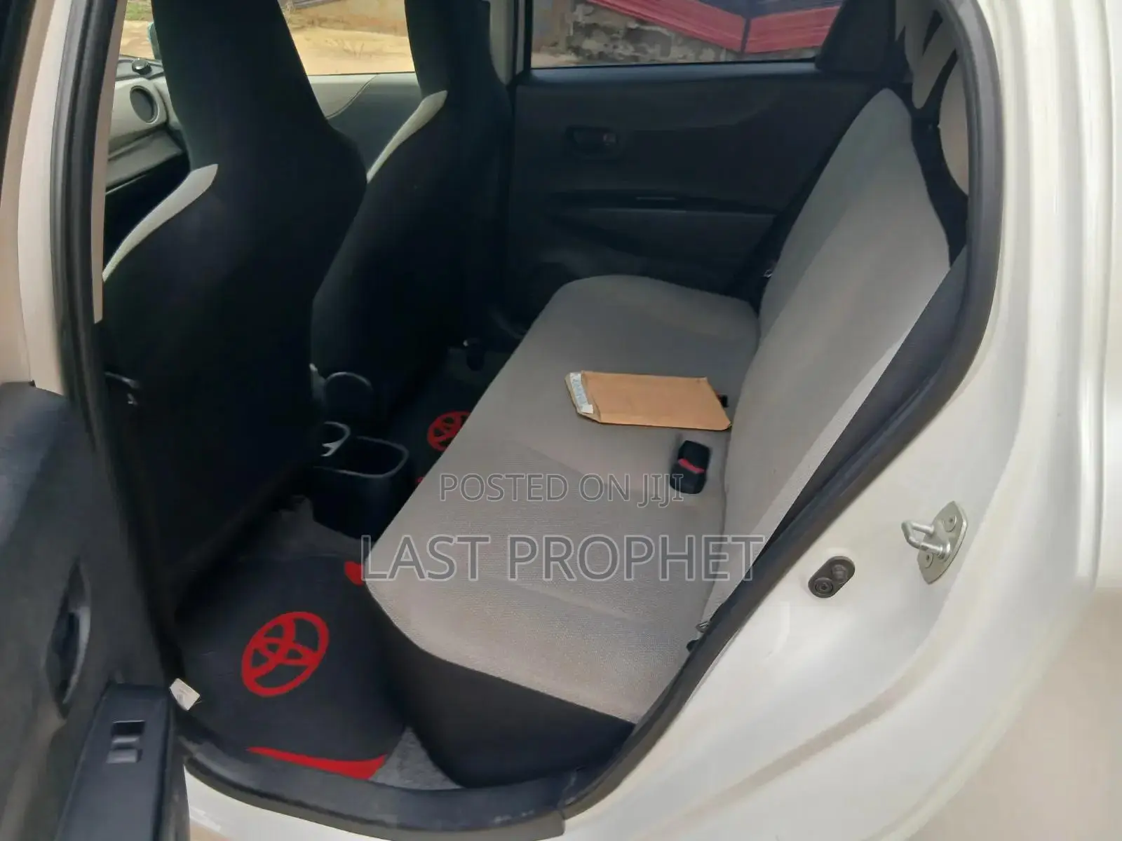 Toyota Vitz 2013 White