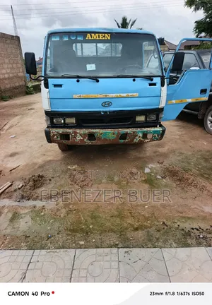 Strong and Moving Truck for Sell at Affordable Price