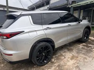 Mitsubishi Outlander SEL 2022 Gray