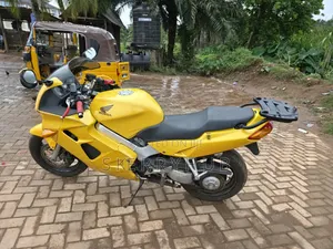 Honda VF 2010 Yellow