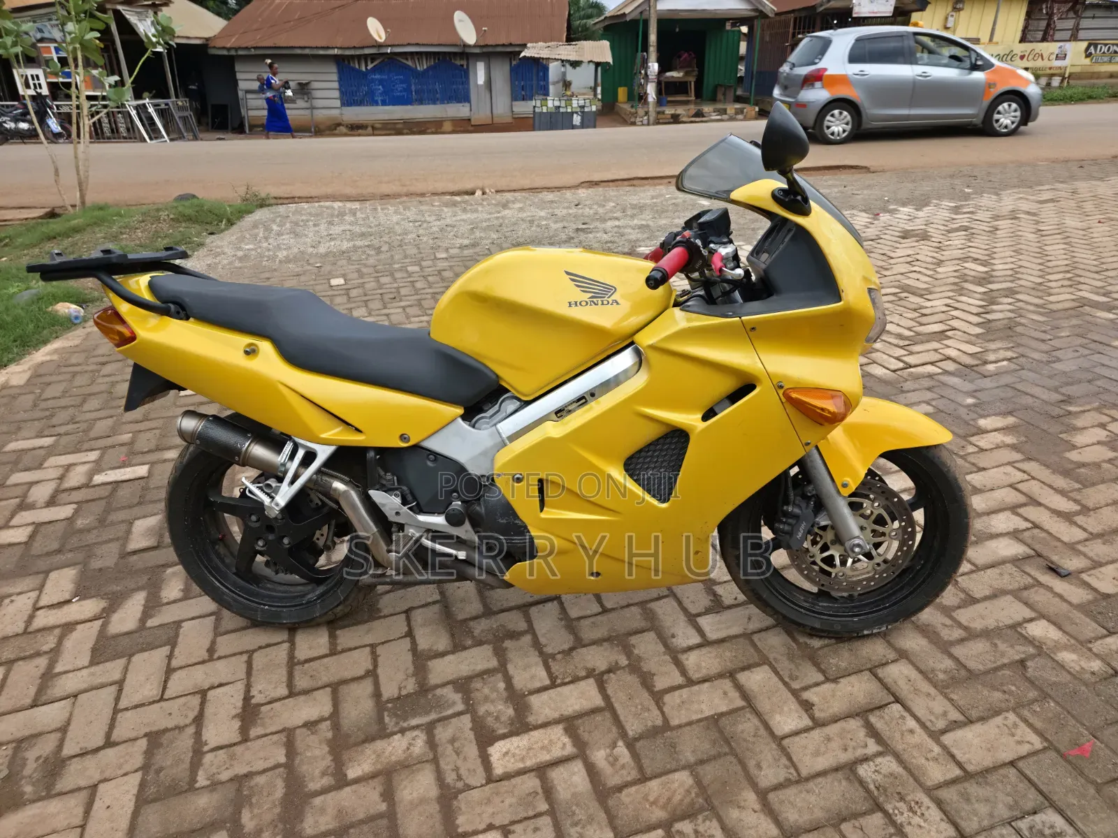 Honda VF 2010 Yellow