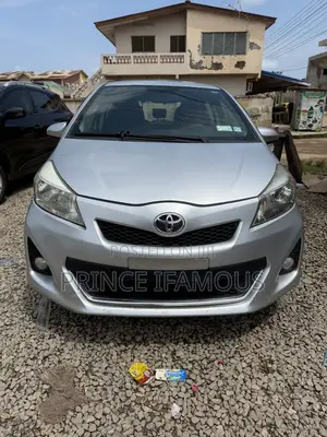 Toyota Yaris SE Hatchback 5dr 2013 Silver