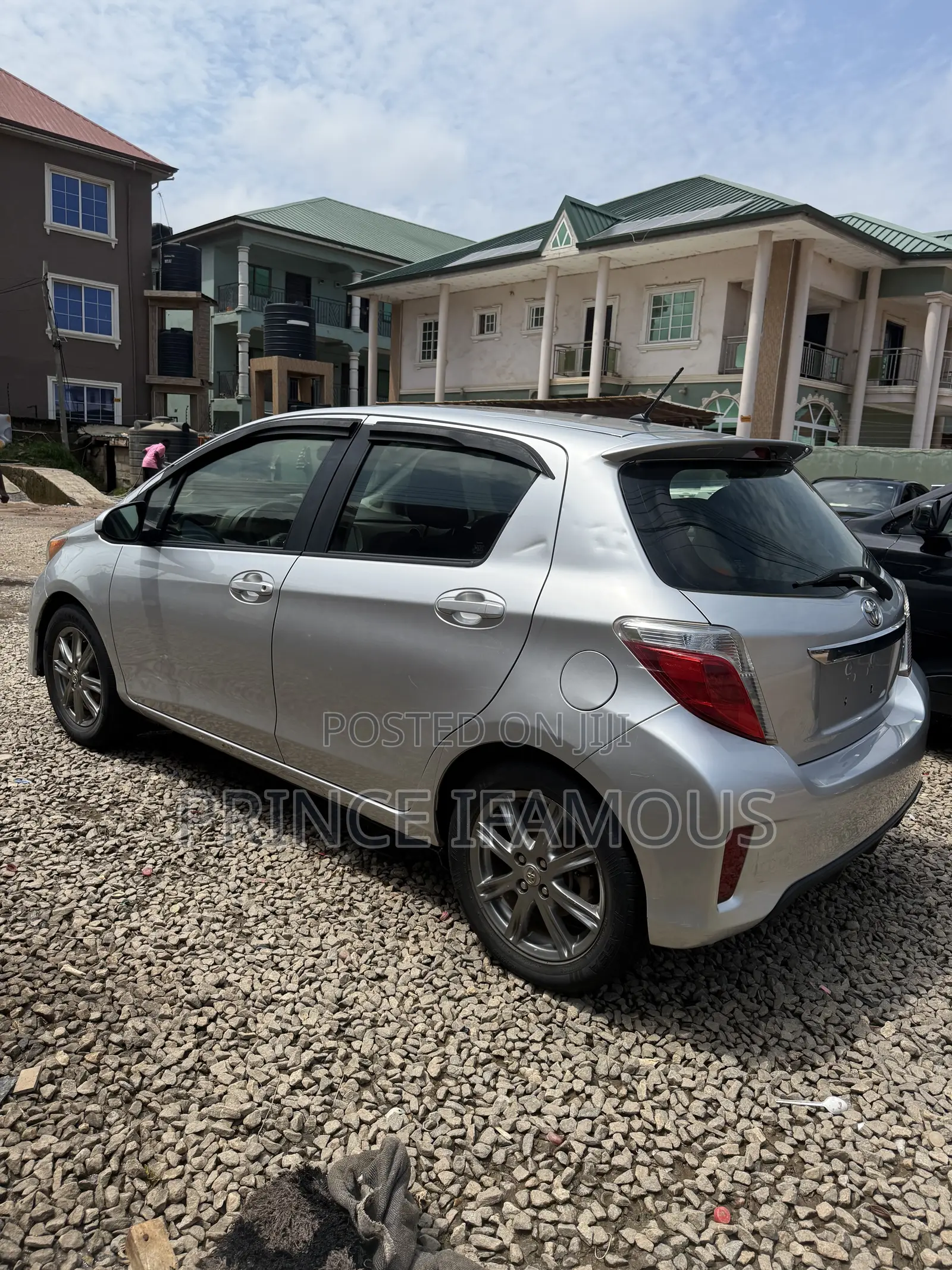 Toyota Yaris SE Hatchback 5dr 2013 Silver