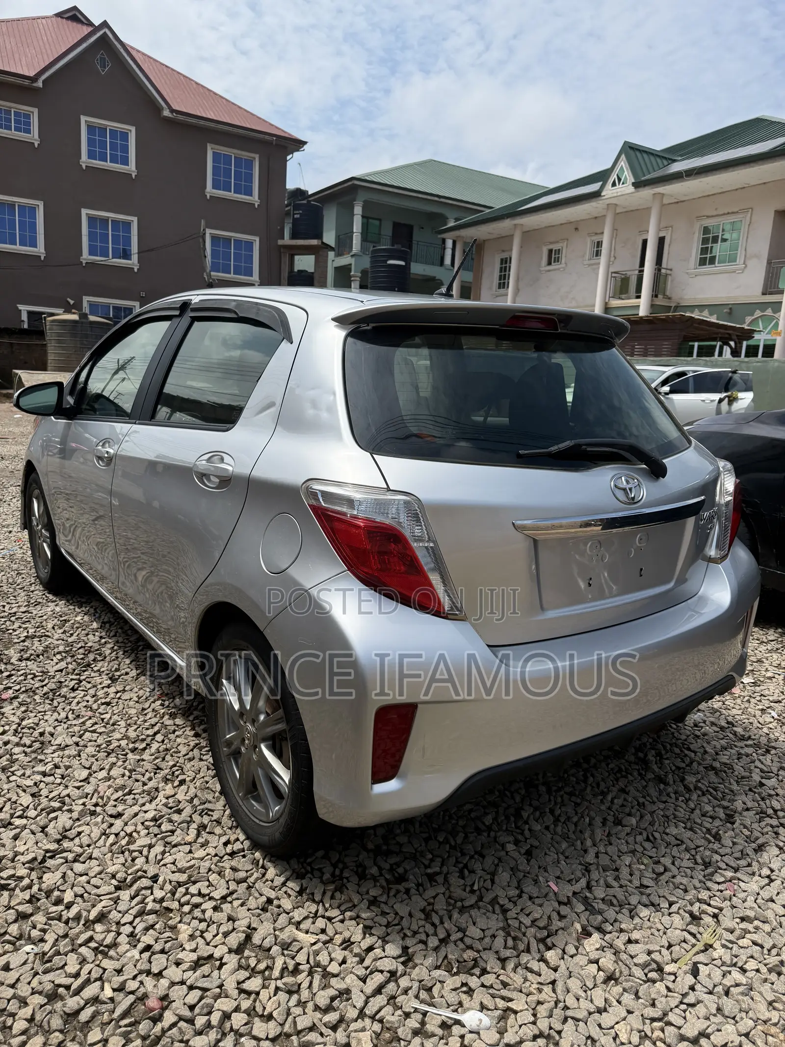 Toyota Yaris SE Hatchback 5dr 2013 Silver