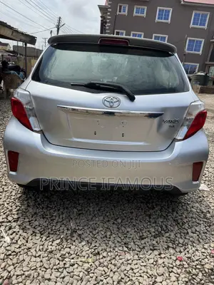 Toyota Yaris SE Hatchback 5dr 2013 Silver