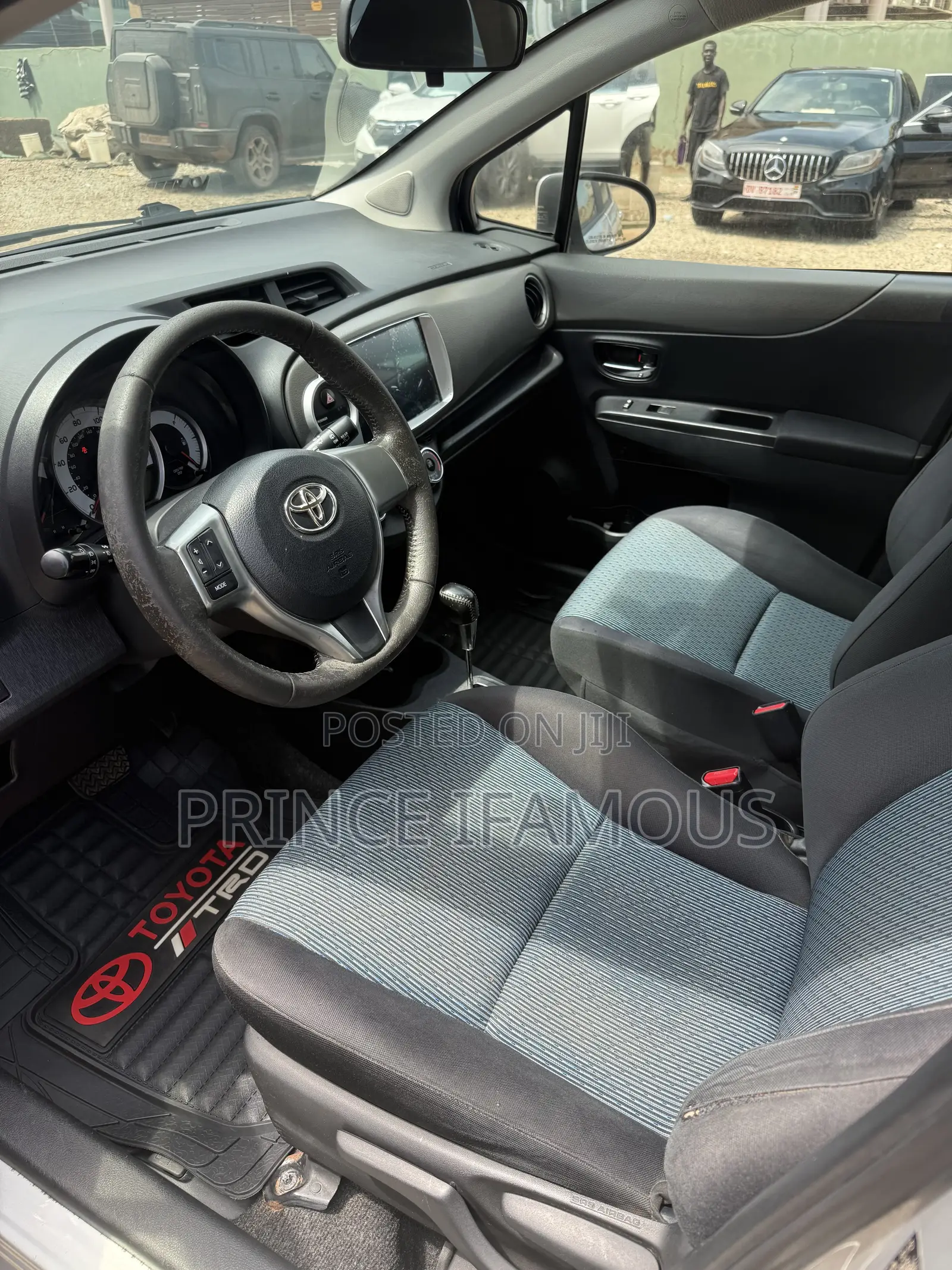 Toyota Yaris SE Hatchback 5dr 2013 Silver