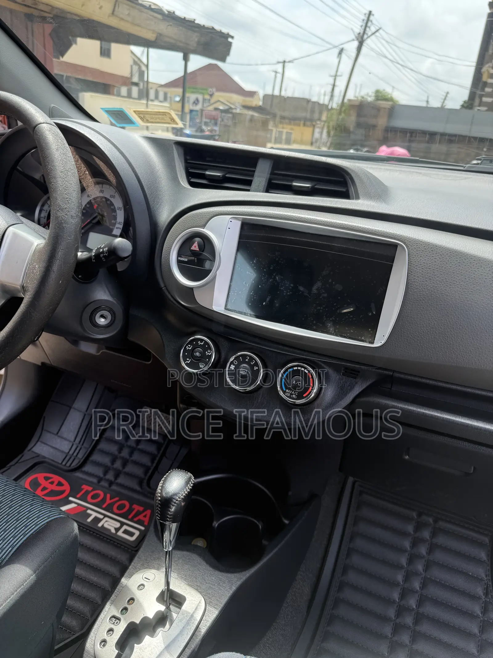 Toyota Yaris SE Hatchback 5dr 2013 Silver