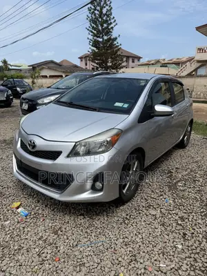 Toyota Yaris SE Hatchback 5dr 2013 Silver