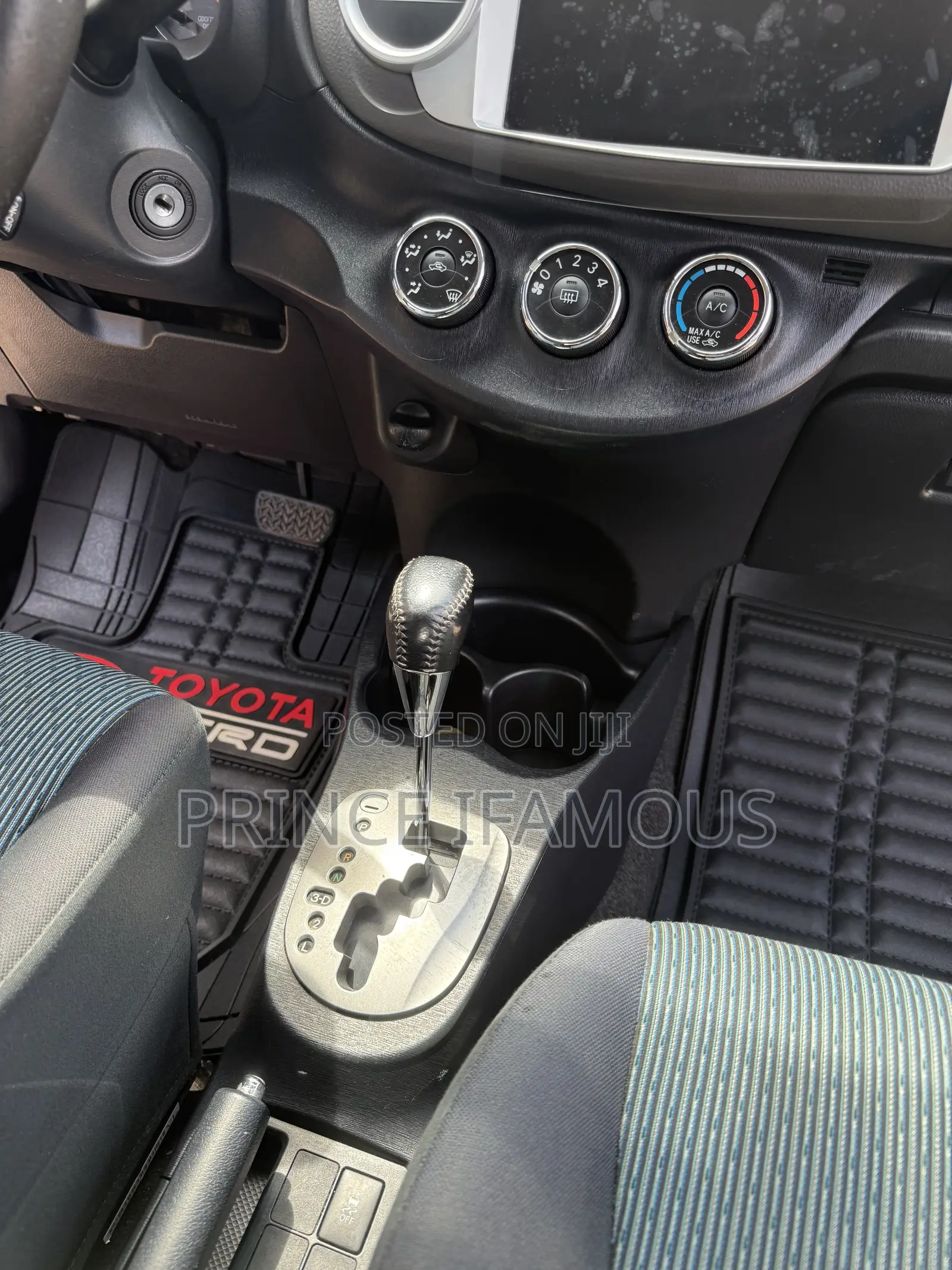Toyota Yaris SE Hatchback 5dr 2013 Silver