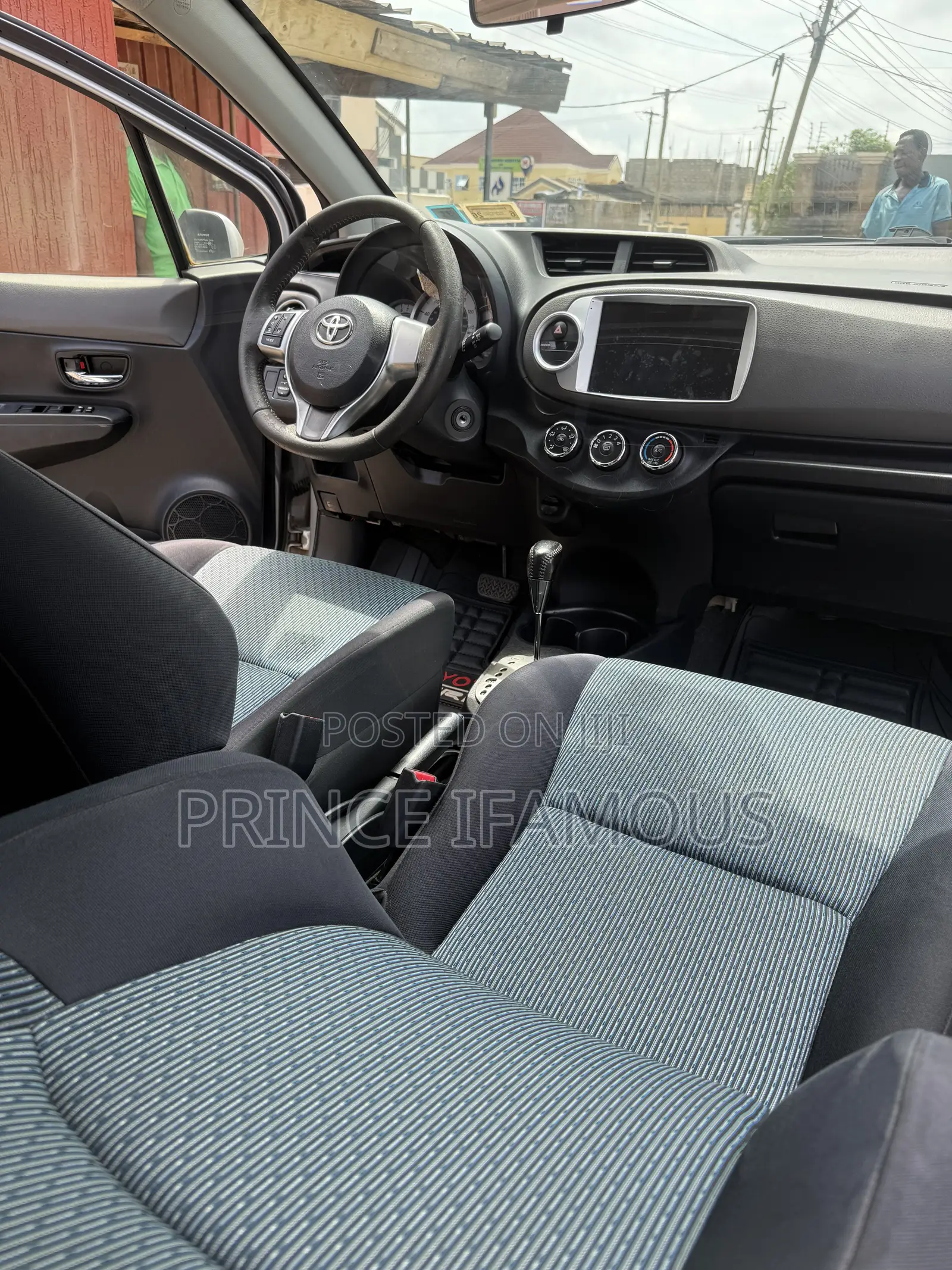 Toyota Yaris SE Hatchback 5dr 2013 Silver