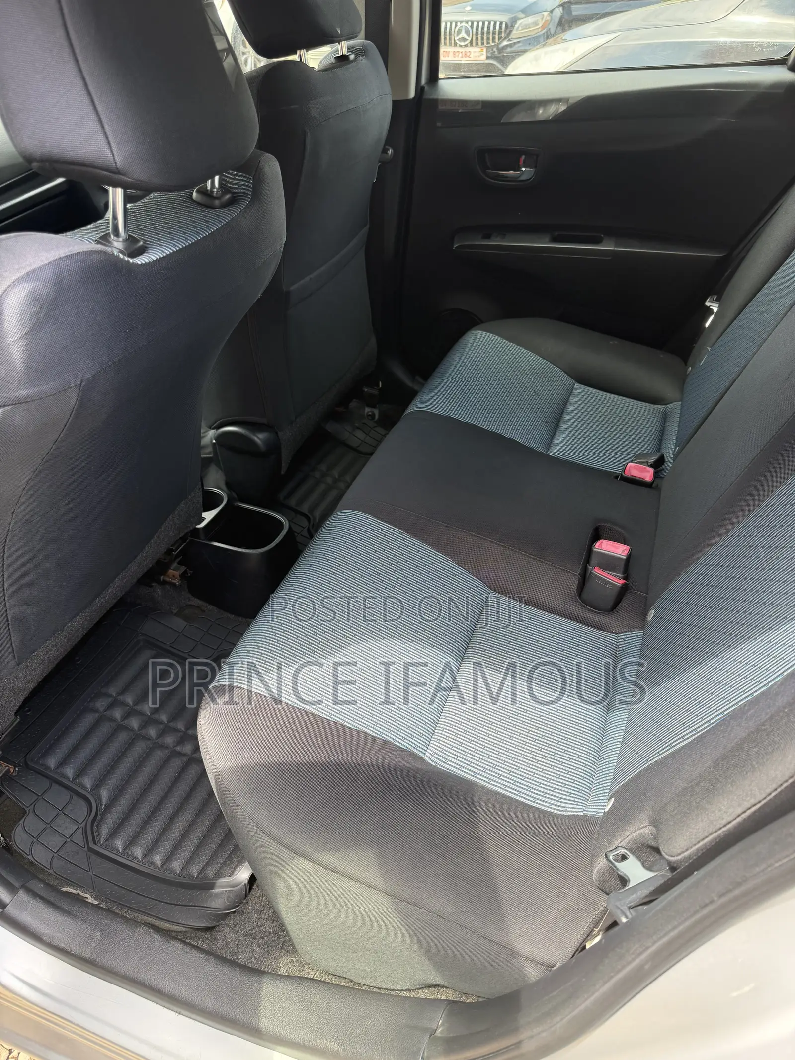 Toyota Yaris SE Hatchback 5dr 2013 Silver